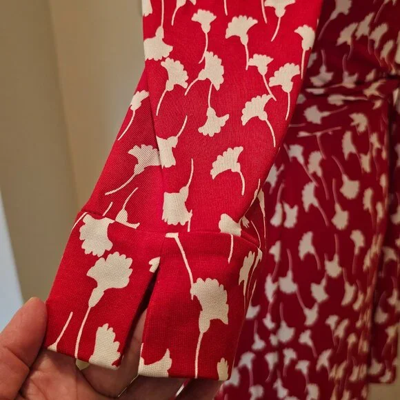 DVF Silk Julian Wrap Dress, EUC, Size 10 - Picture 6 of 6